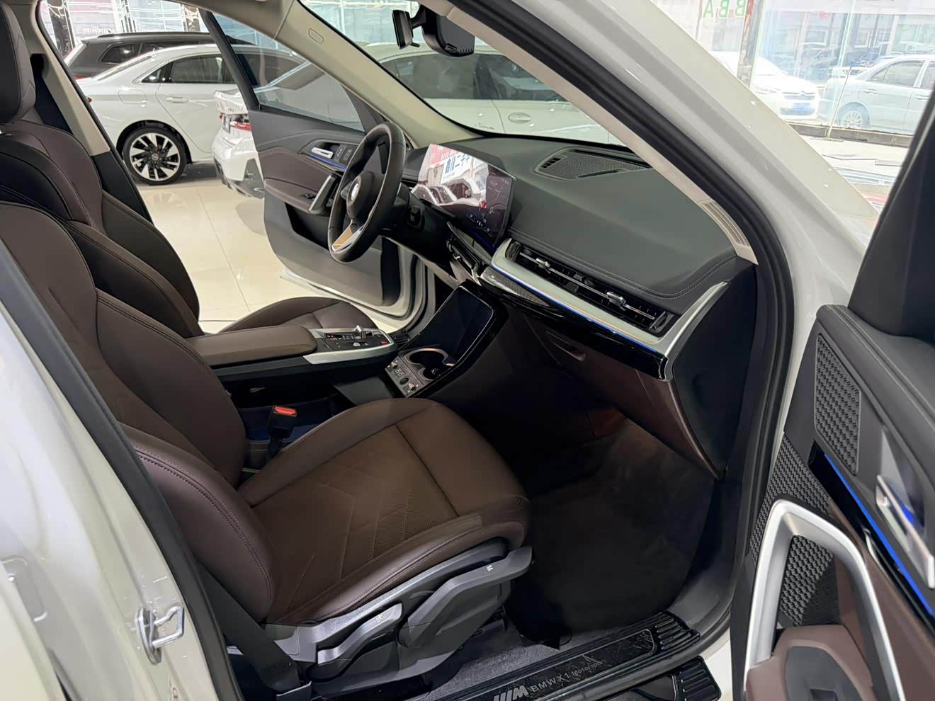 BMW X1 1.5 л 2023 г. Белый, пробег 15000 км