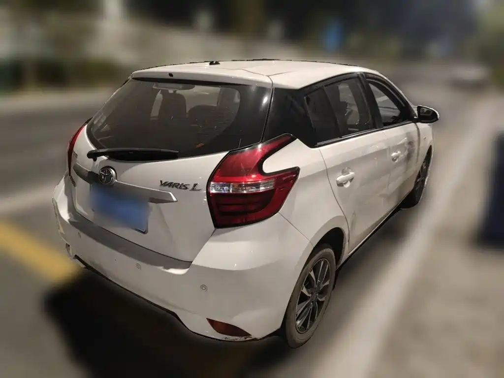 Toyota Yaris L — миниатюра 4