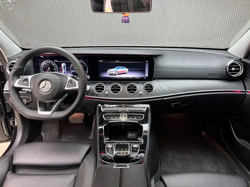 Mercedes-Benz E-Class — миниатюра 11