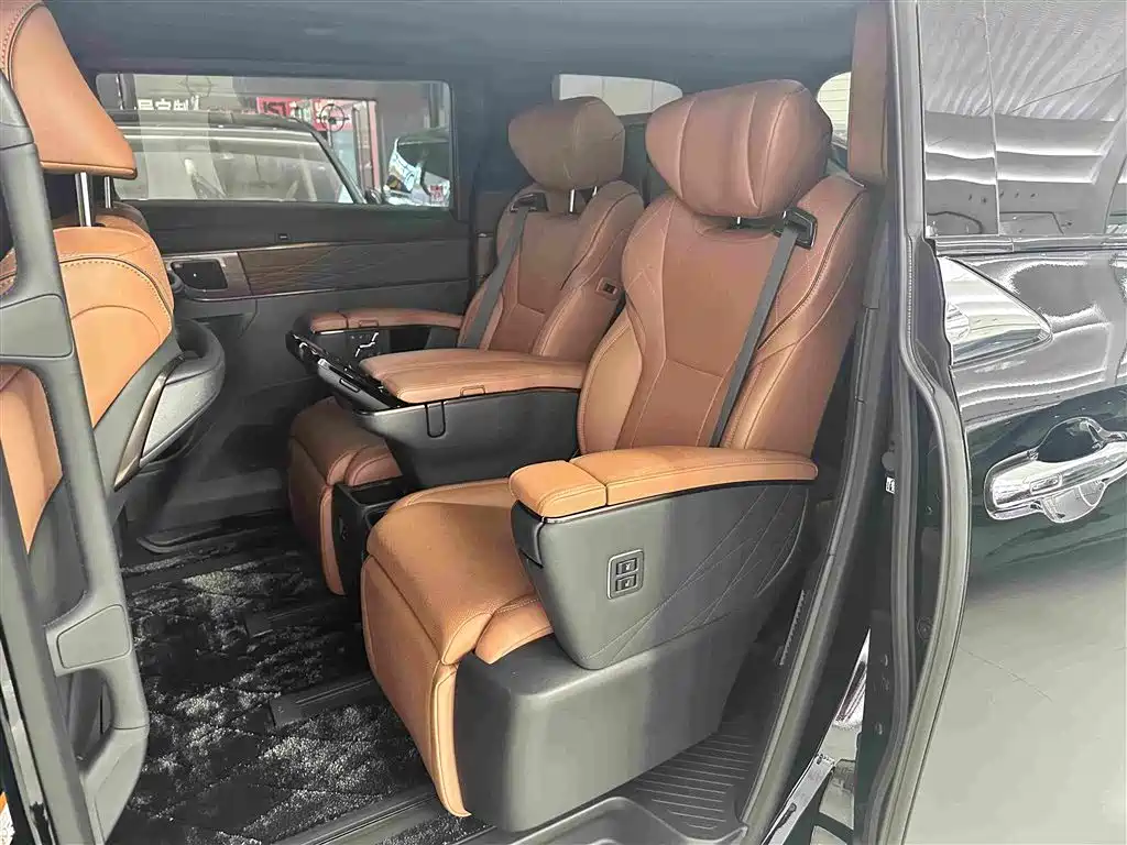 Toyota Vellfire — миниатюра 10