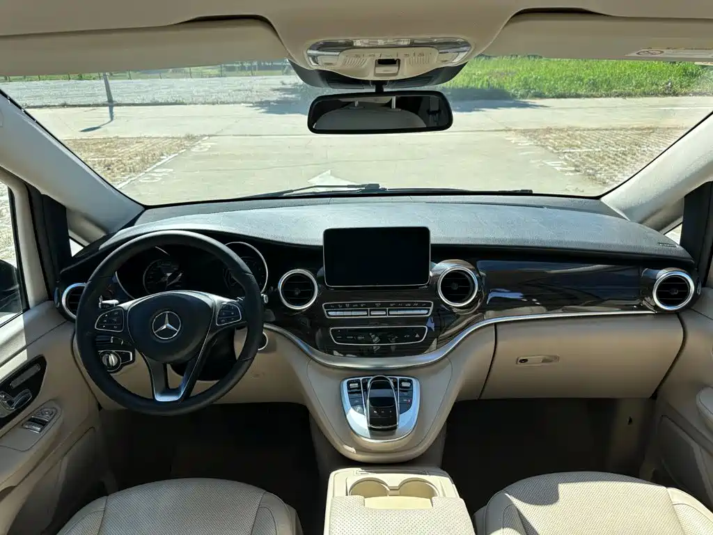 Mercedes-Benz V-Class — миниатюра 11