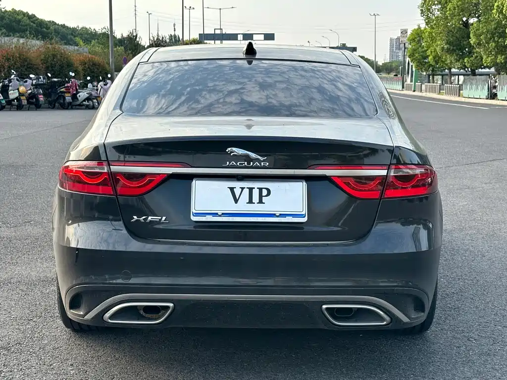 Jaguar XFL — миниатюра 5