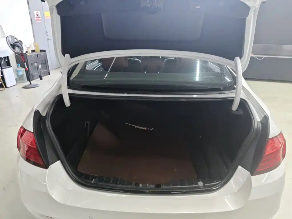 BMW 5 Series — миниатюра 19