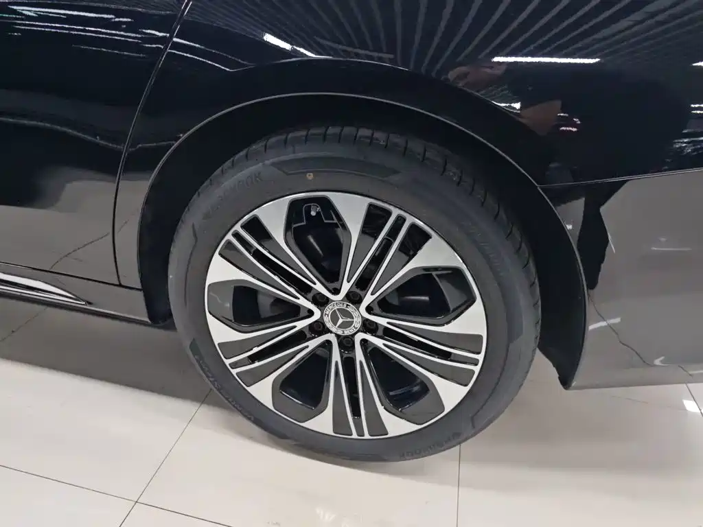 Mercedes-Benz E-Class — миниатюра 7