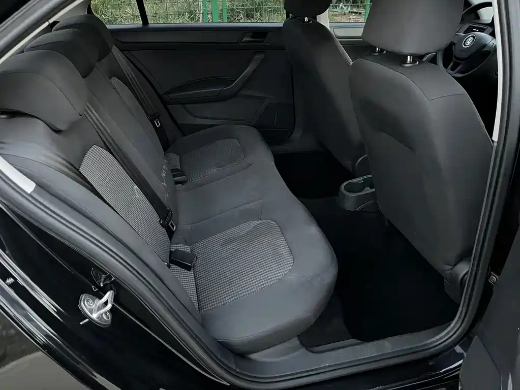 Volkswagen Santana — миниатюра 9