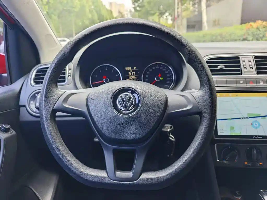 Volkswagen Polo — миниатюра 8