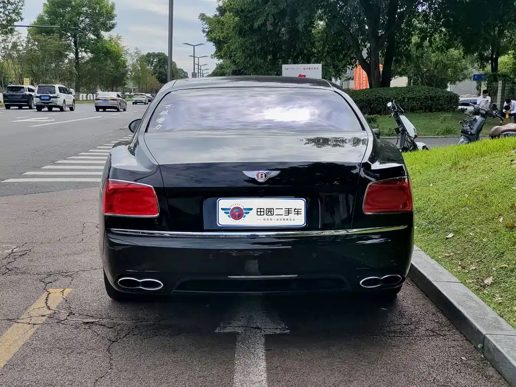Bentley Flying Spur — миниатюра 5