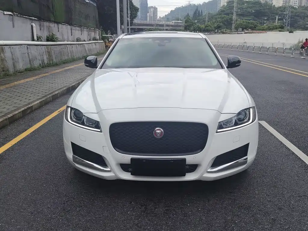Jaguar XFL — миниатюра 2