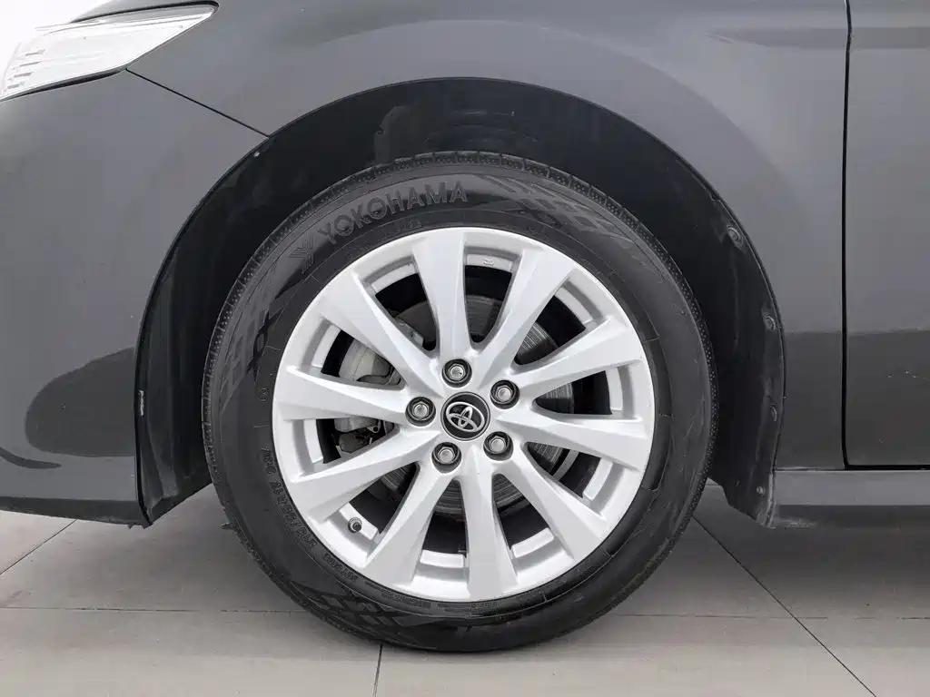 Toyota Camry — миниатюра 17