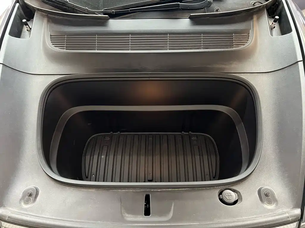 Tesla Model Y — миниатюра 19