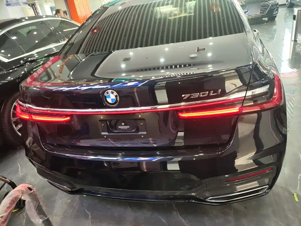 BMW 7 Series — миниатюра 6