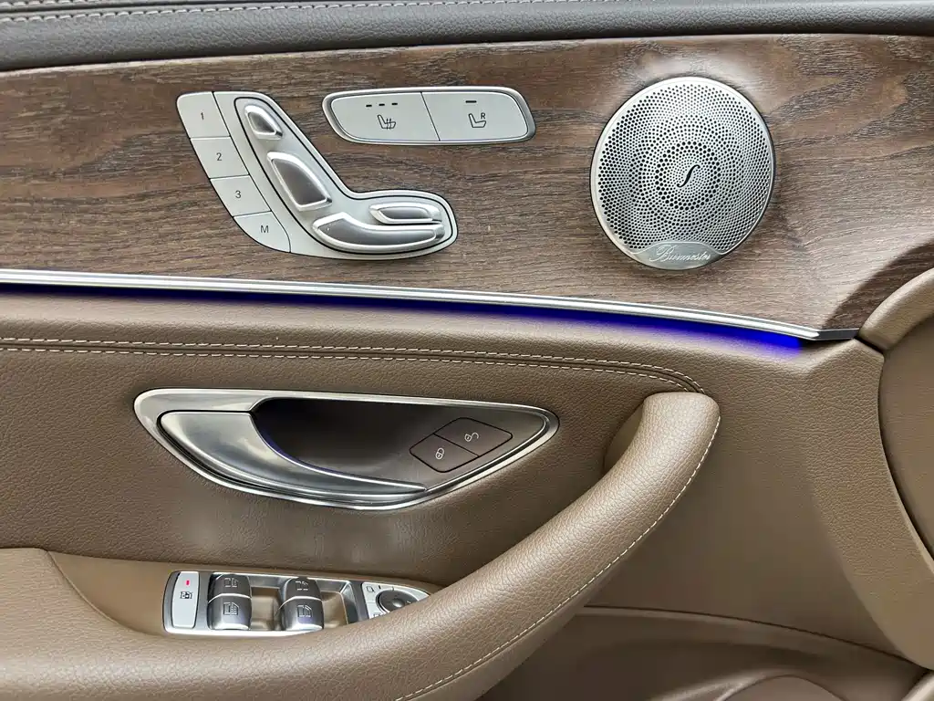 Mercedes-Benz E-Class — миниатюра 18