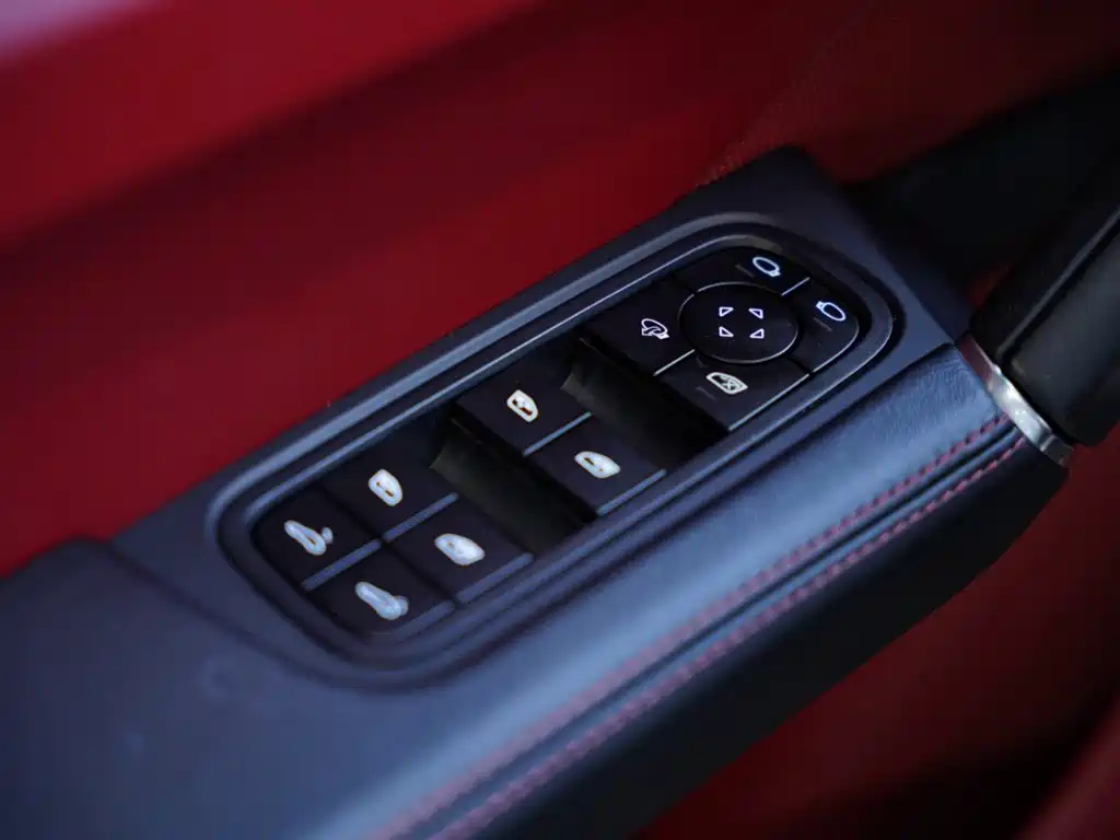 Porsche Cayenne — миниатюра 26