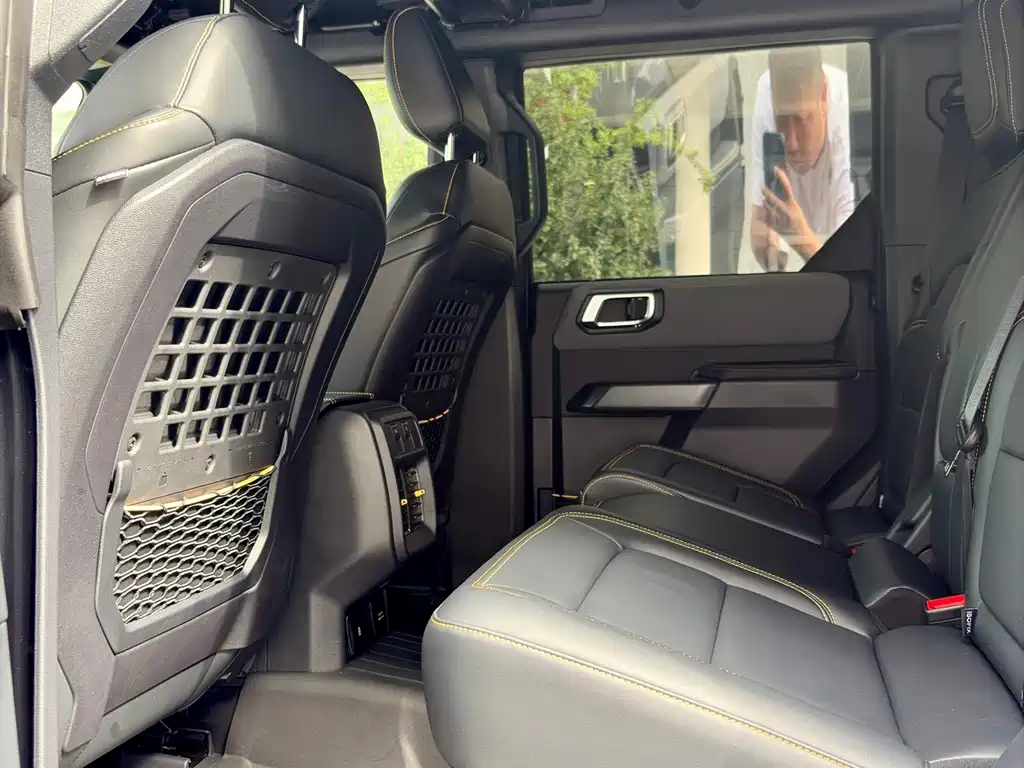 Ford Bronco — миниатюра 8