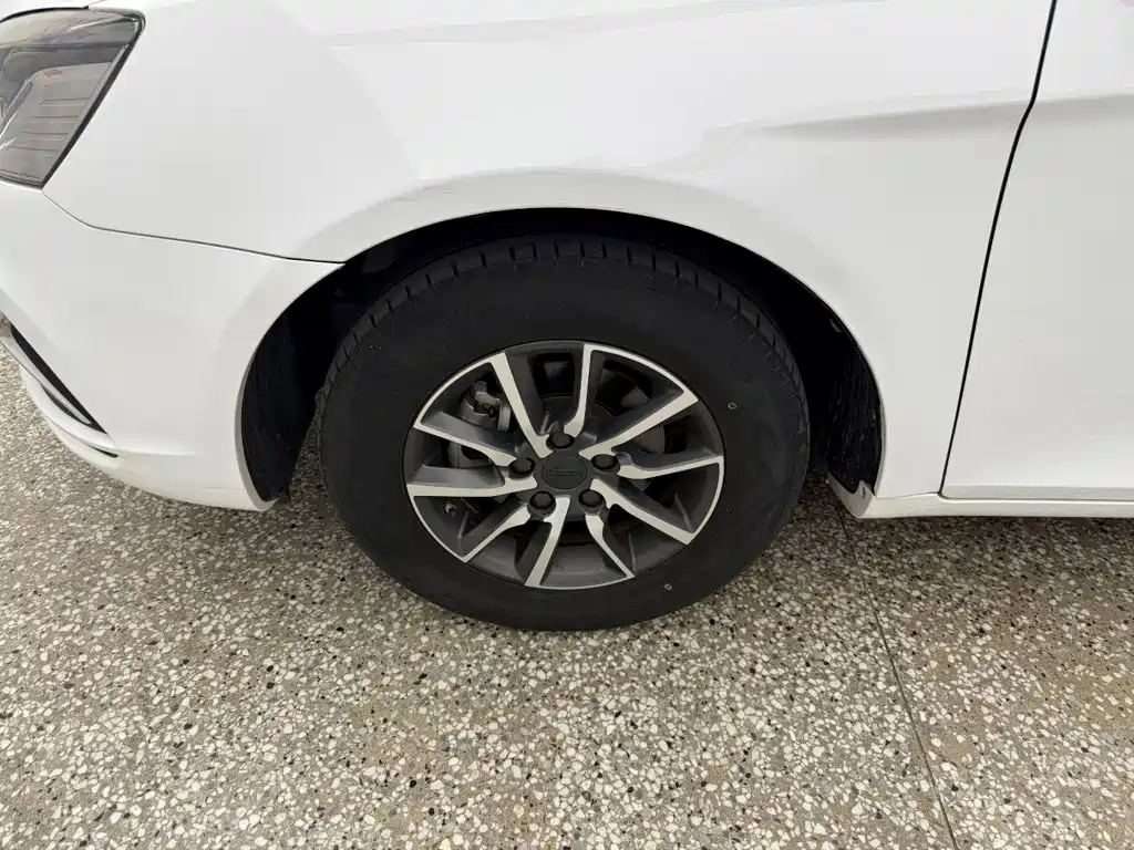 Geely Emgrand — миниатюра 12