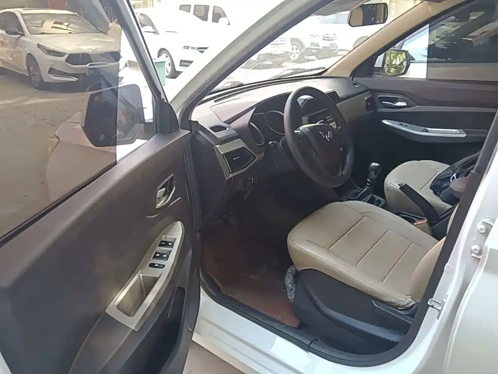 Wuling Hongguang — миниатюра 16