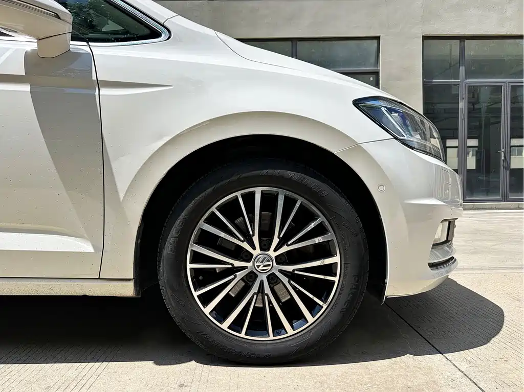 Volkswagen Touran — миниатюра 9