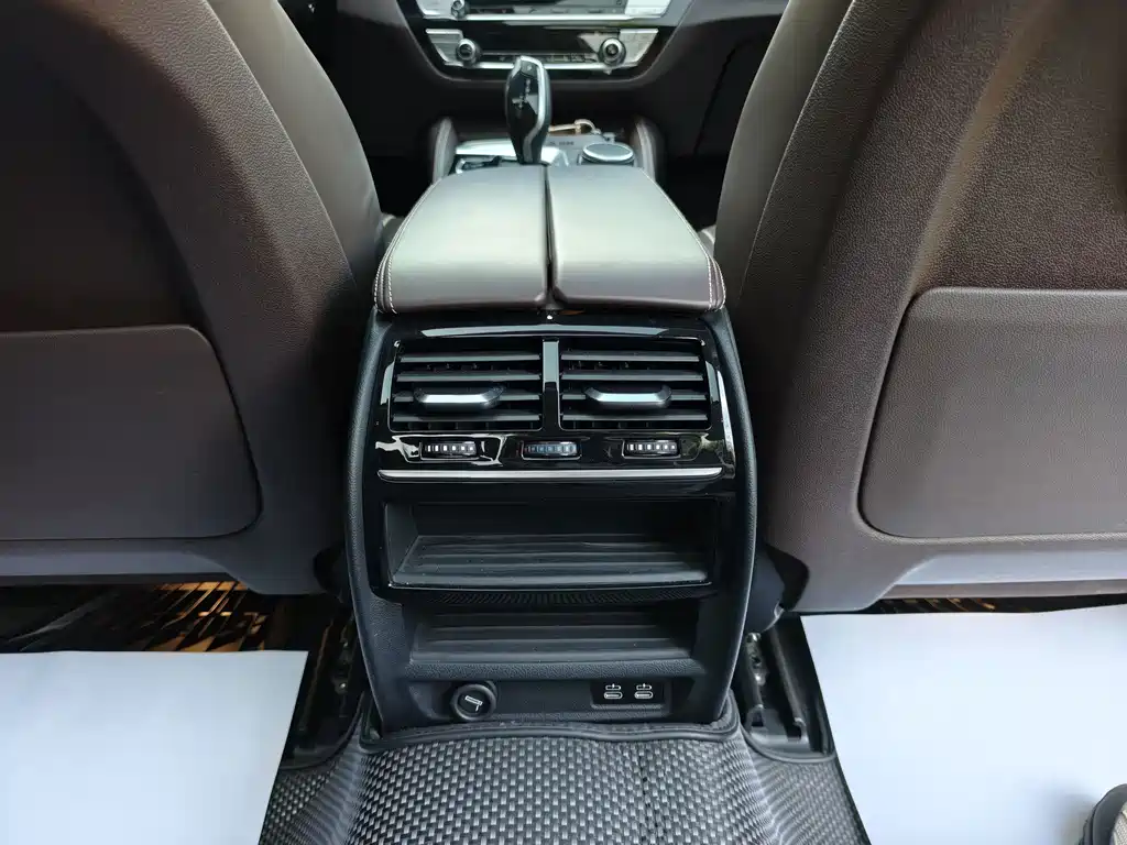 BMW 5 Series New Energy — миниатюра 27
