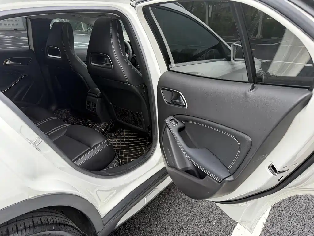 Mercedes-Benz GLA — миниатюра 10