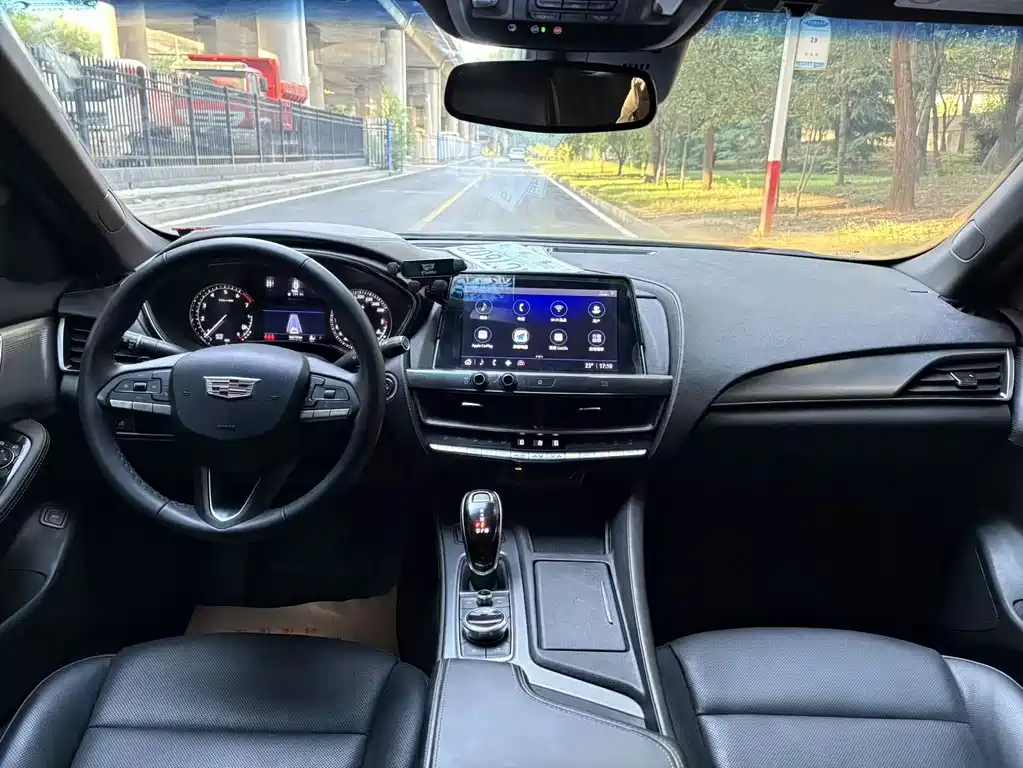Cadillac CT5 — миниатюра 7
