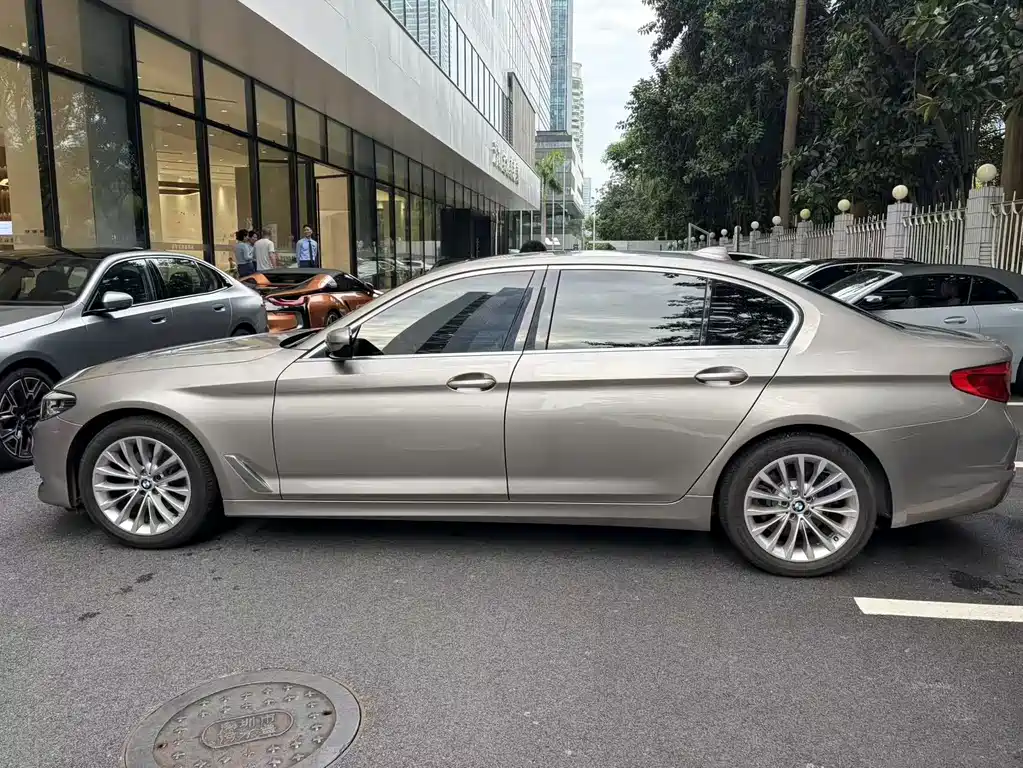 BMW 5 Series — миниатюра 2