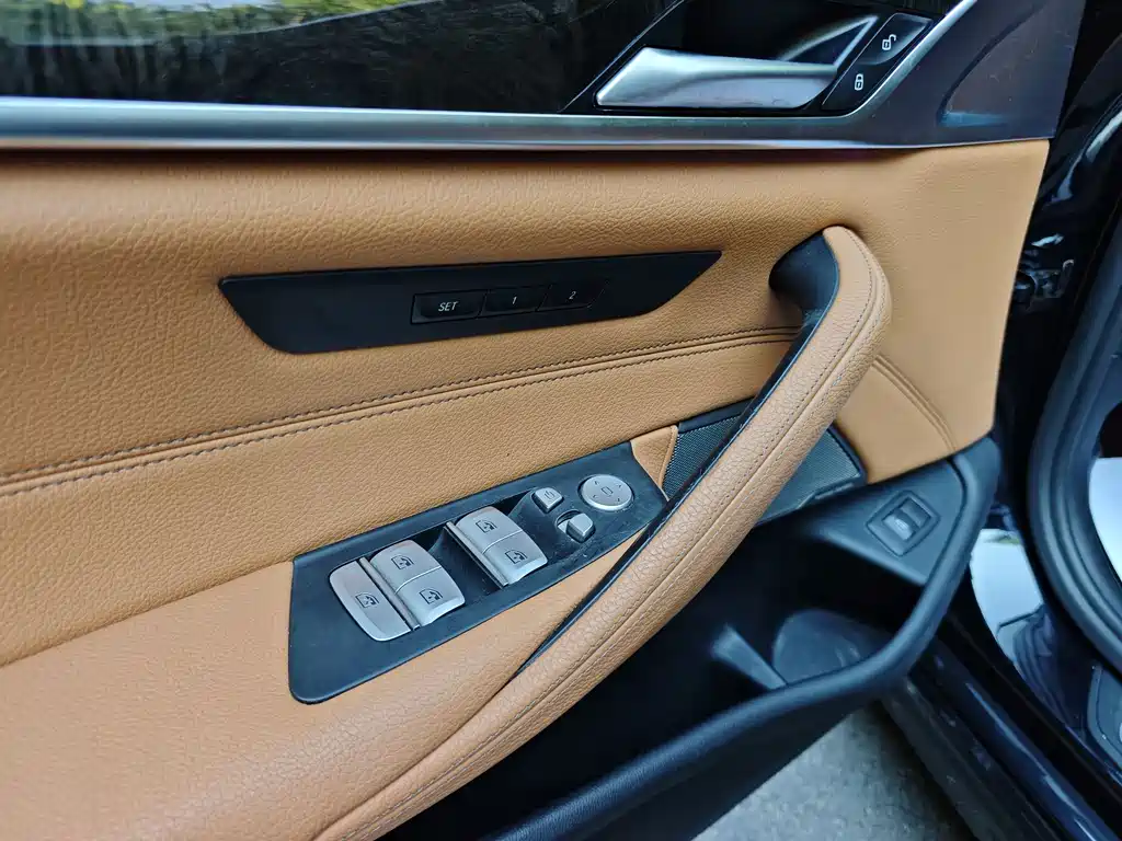 BMW 5 Series — миниатюра 18