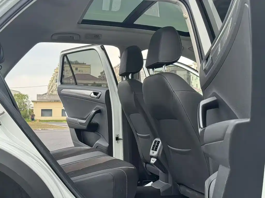 Volkswagen T-Roc — миниатюра 6