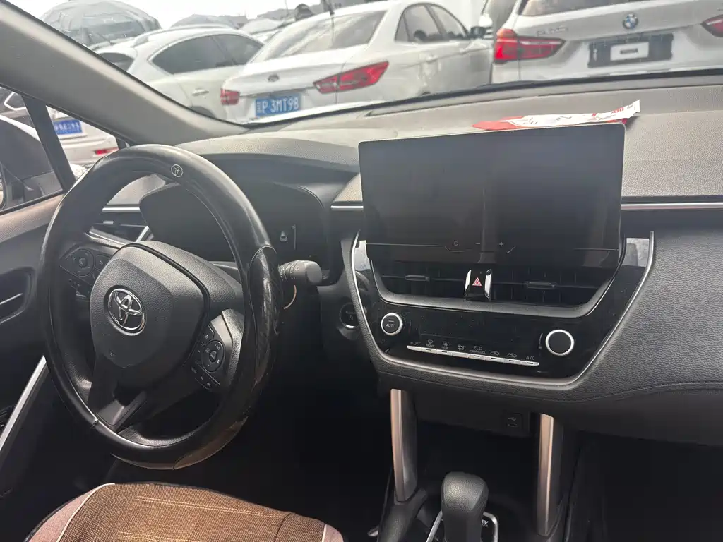 Toyota Corolla Cross — миниатюра 11