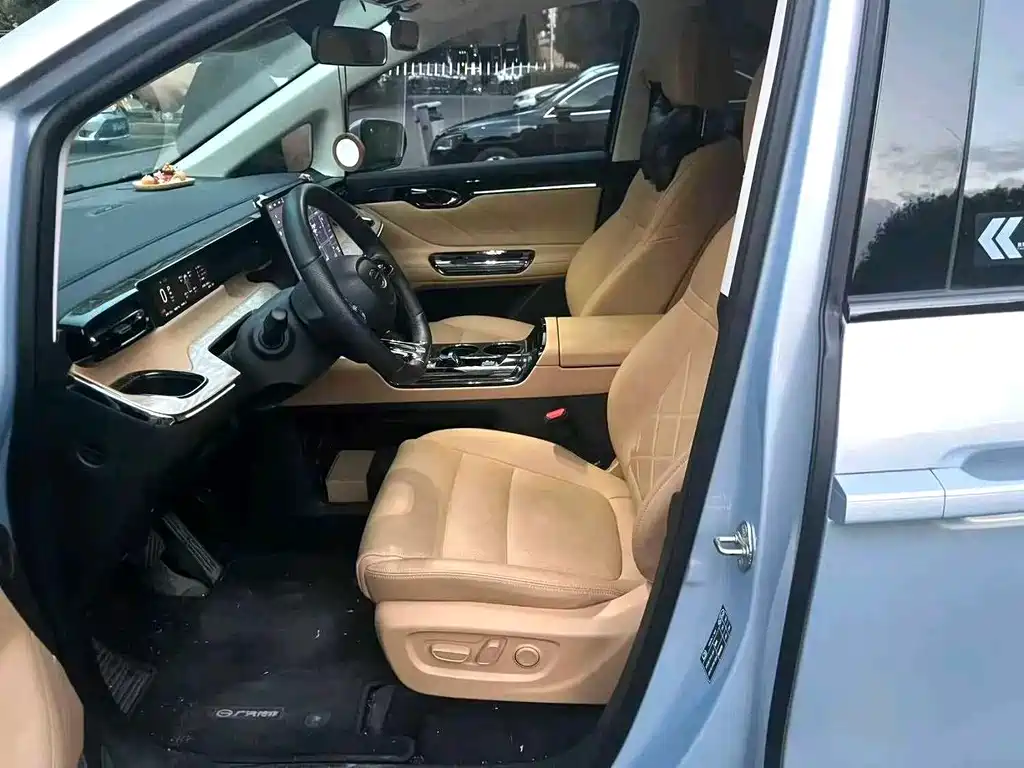 GAC Motor 传祺E8 PHEV — миниатюра 5