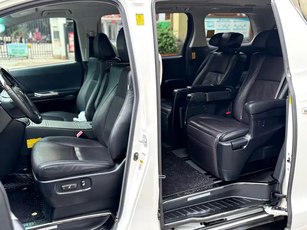 Toyota Alphard — фотографии объявления, Фото 13