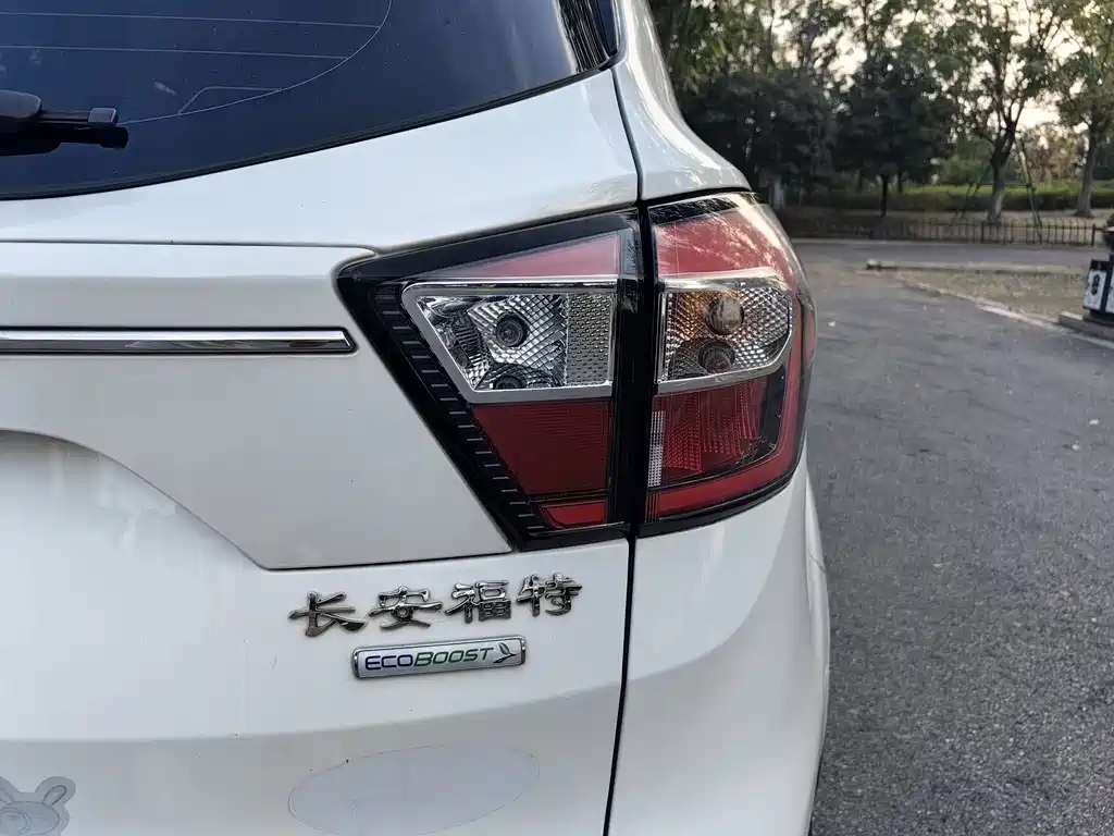 Ford Kuga — миниатюра 16