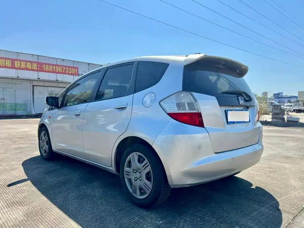 Honda Fit — миниатюра 9