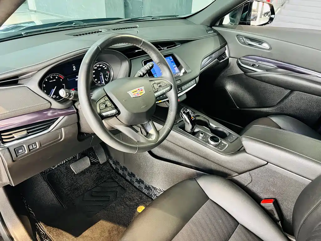 CADILLAC XT4