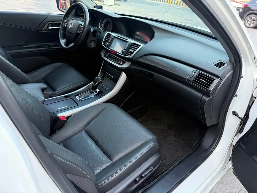 Honda Accord — миниатюра 17
