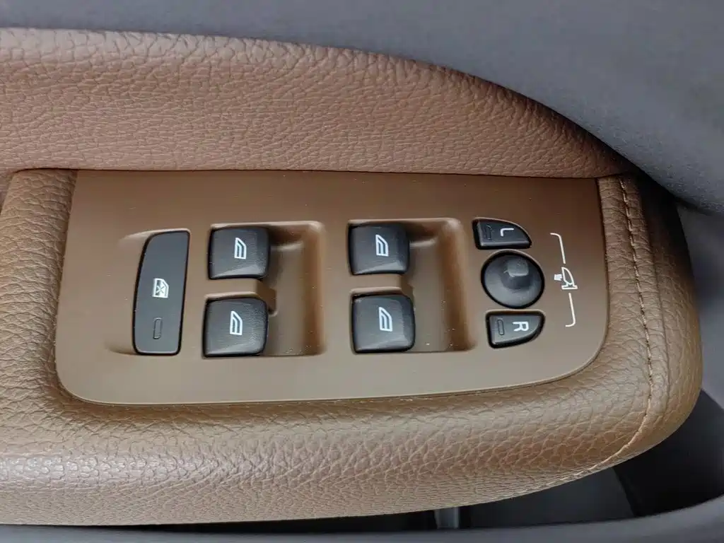 Volvo XC60 — миниатюра 9