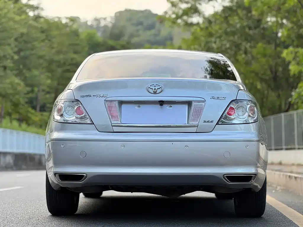 Toyota Reiz — миниатюра 6