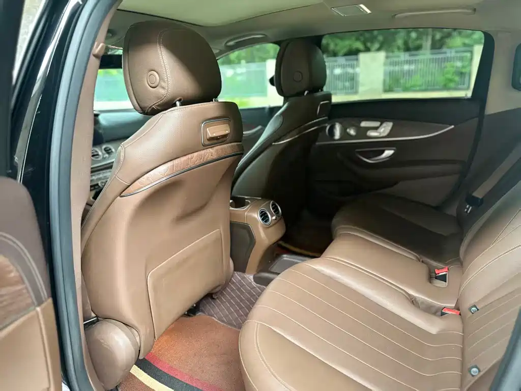 Mercedes-Benz E-Class — миниатюра 4
