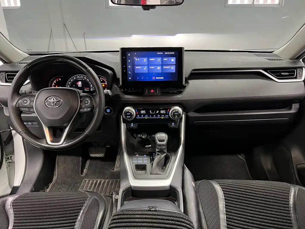 Toyota RAV4 — миниатюра 7