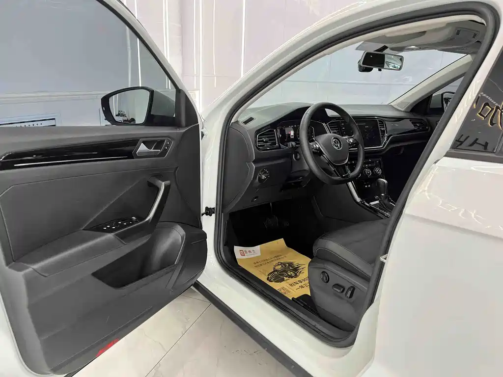 Volkswagen T-Roc 2022 280TSI DSG PLUS