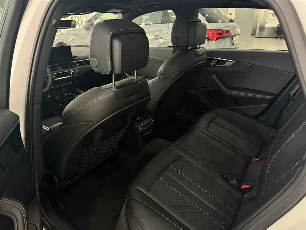 Audi A4L 2025 200 Enjoy 40 TFSI Luxury B&O