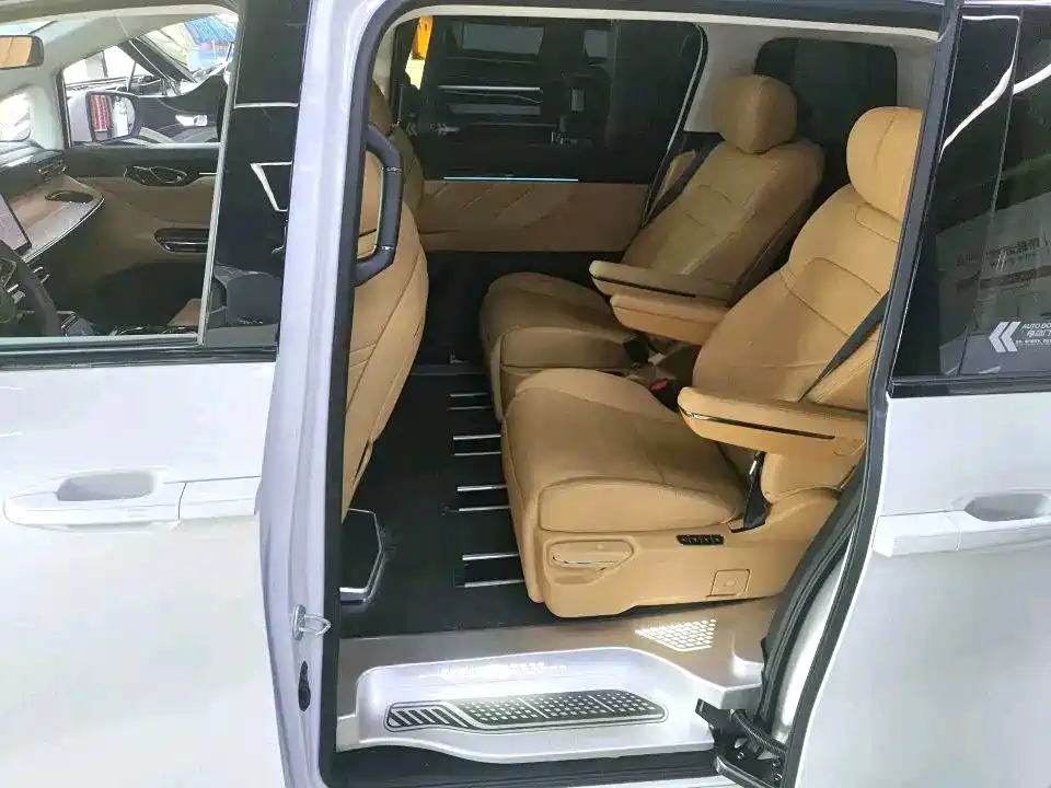 GAC Motor Trumpchi E8 PHEV — миниатюра 6