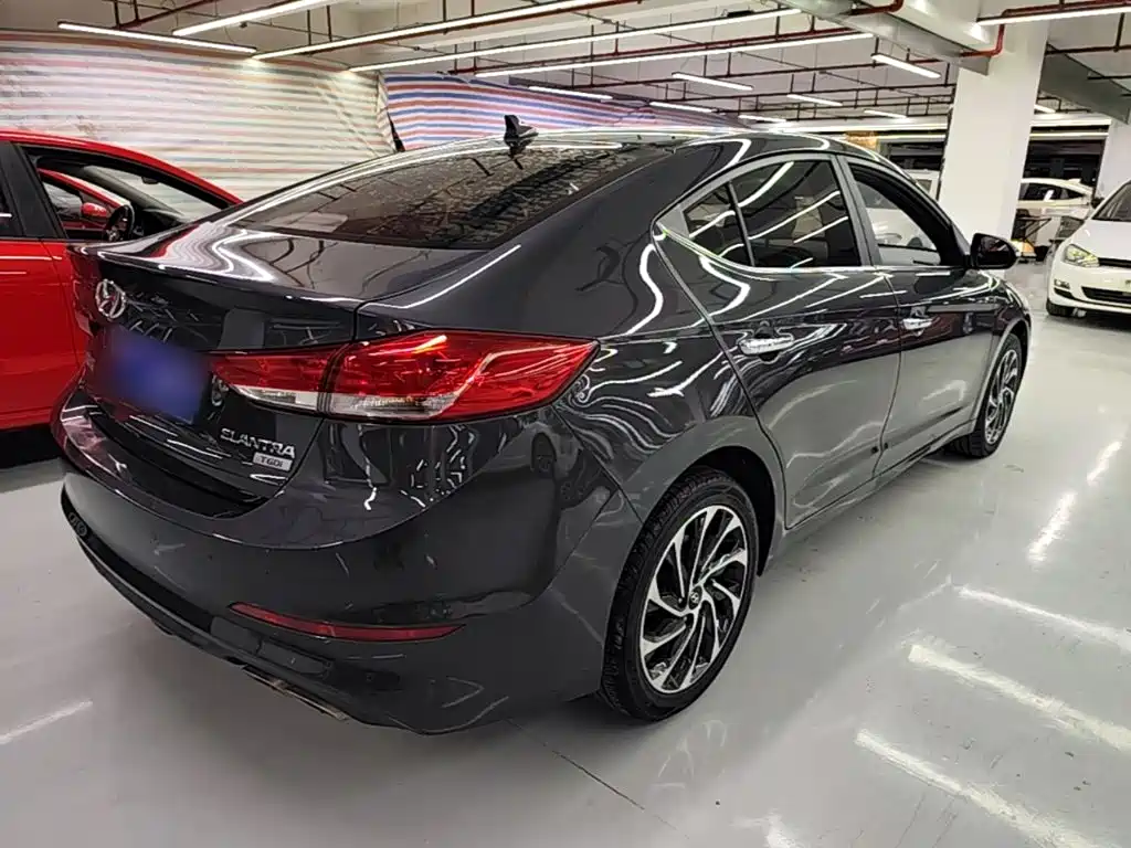 Hyundai Elantra — миниатюра 7