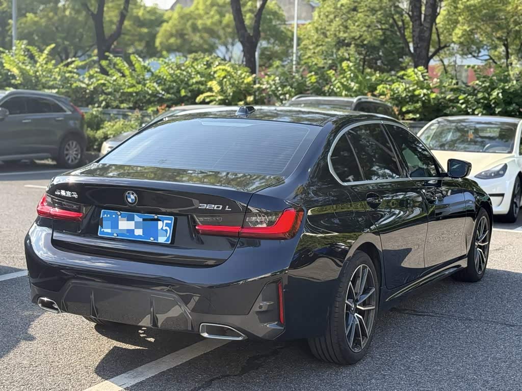BMW 3 Series 2.0 л 2024 г. Чёрный, пробег 38000 км