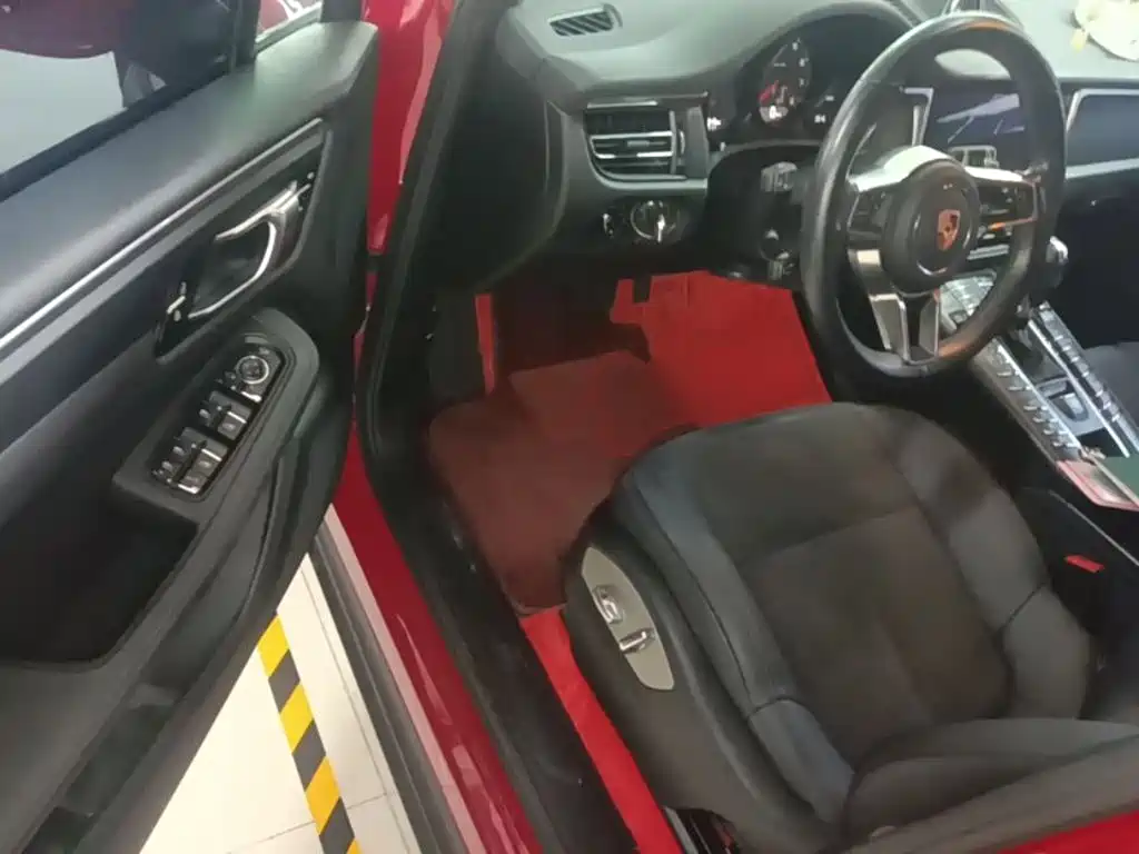 Porsche Macan — миниатюра 16