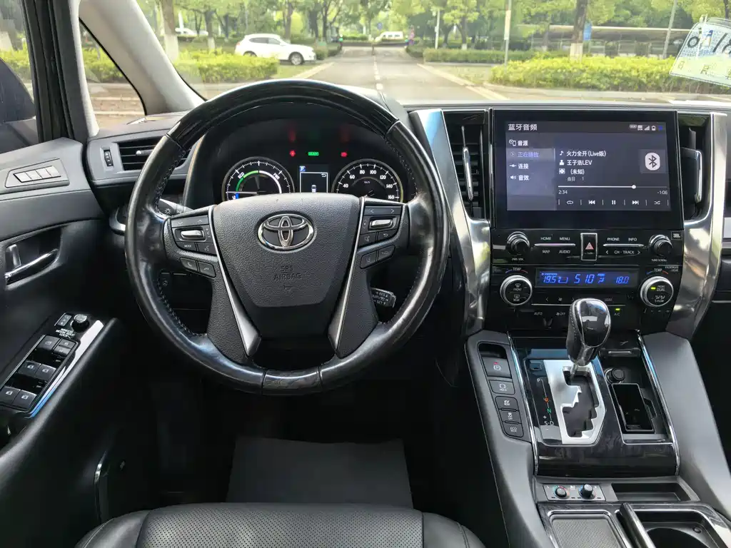 Toyota Vellfire — фотографии объявления, Фото 11