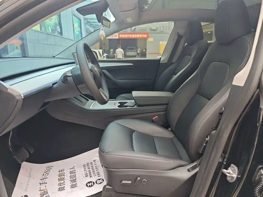 Tesla Model Y — миниатюра 14