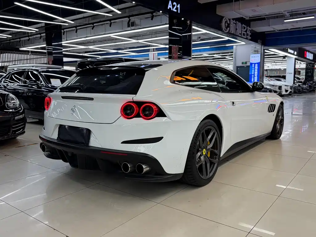 Ferrari GTC4Lusso — миниатюра 4