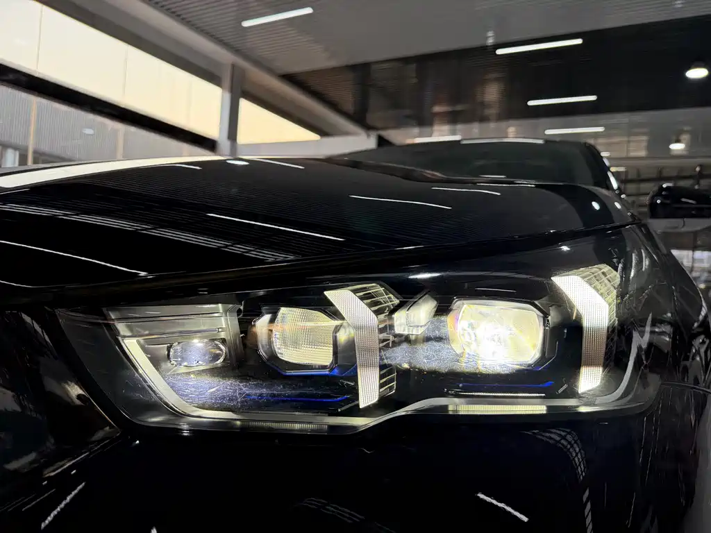 BMW 5 Series — миниатюра 10