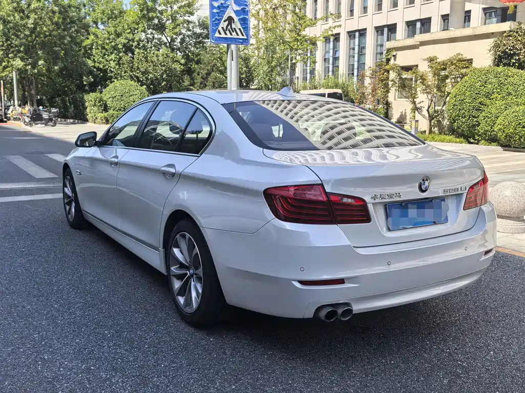 BMW 5 Series — миниатюра 3