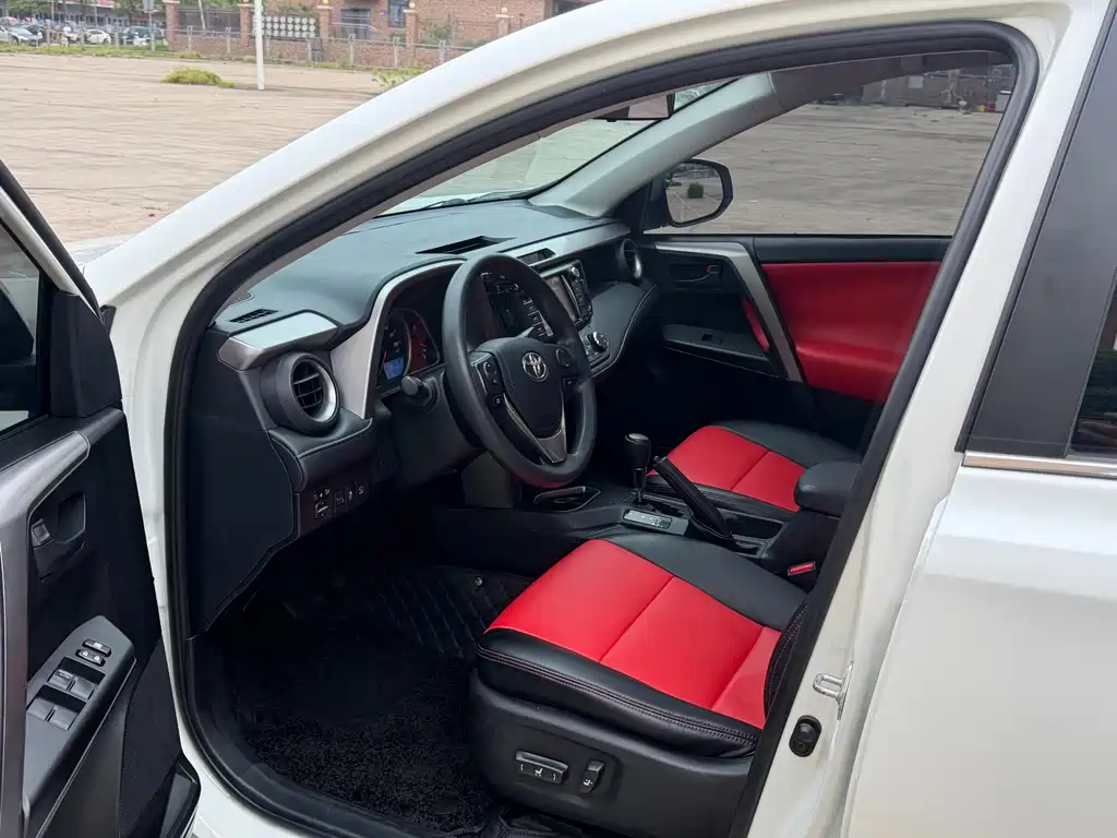 Toyota RAV4 — миниатюра 10